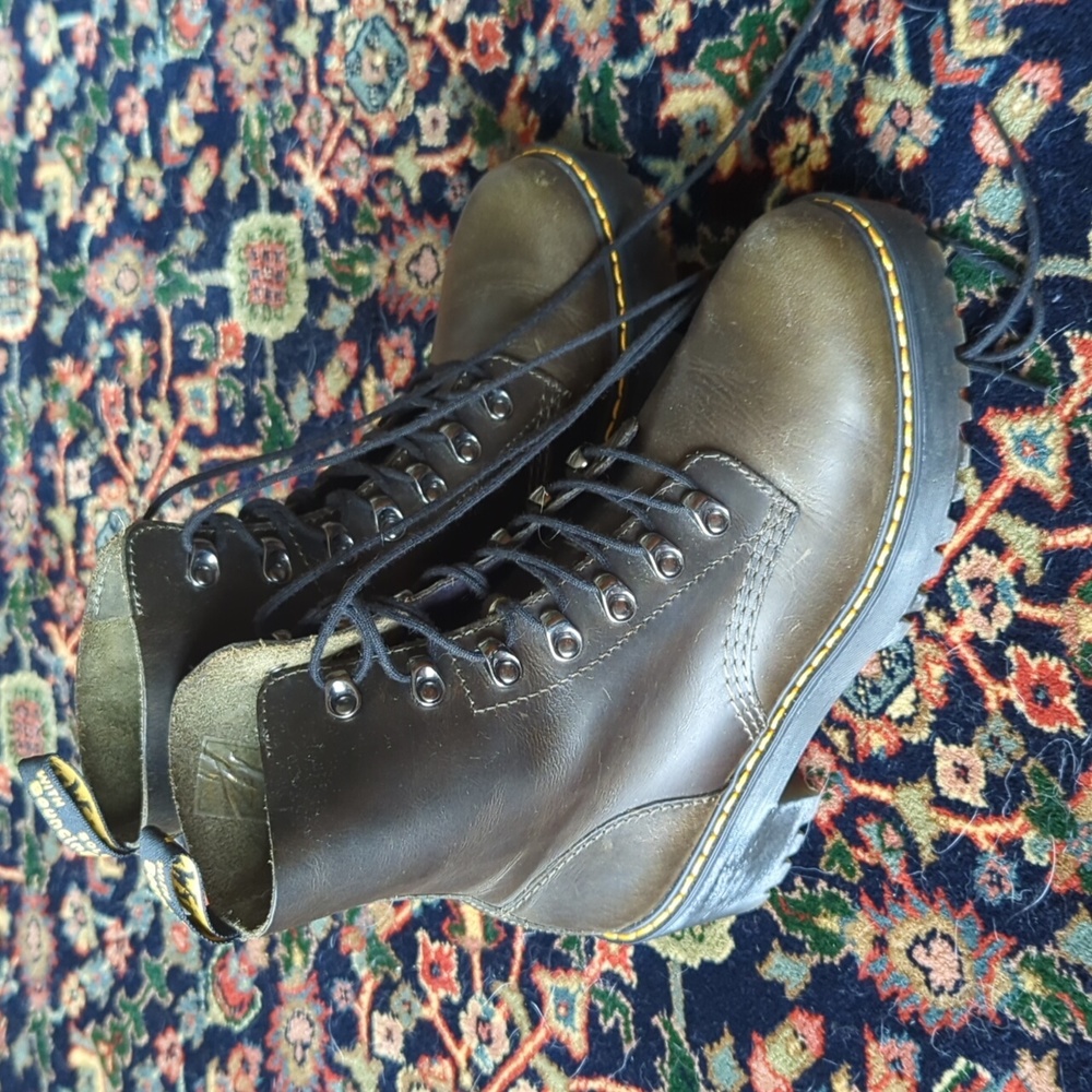 Dr Martens Leona Dark Taupe Boot
